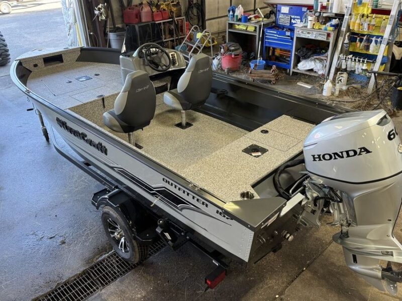 MirroCraft F167 Side Console & Honda 60HP 4-Stroke EFI