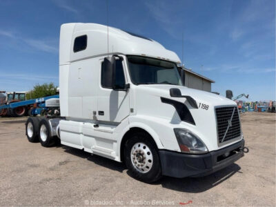 2015 Volvo VNL T/A High Roof Sleeper Semi Truck Tractor A/T 425HP D13 bidadoo
