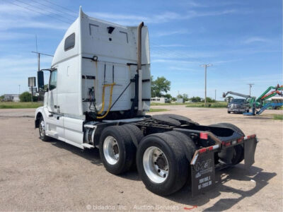 2015 Volvo VNL T/A High Roof Sleeper Semi Truck Tractor A/T 425HP D13 bidadoo